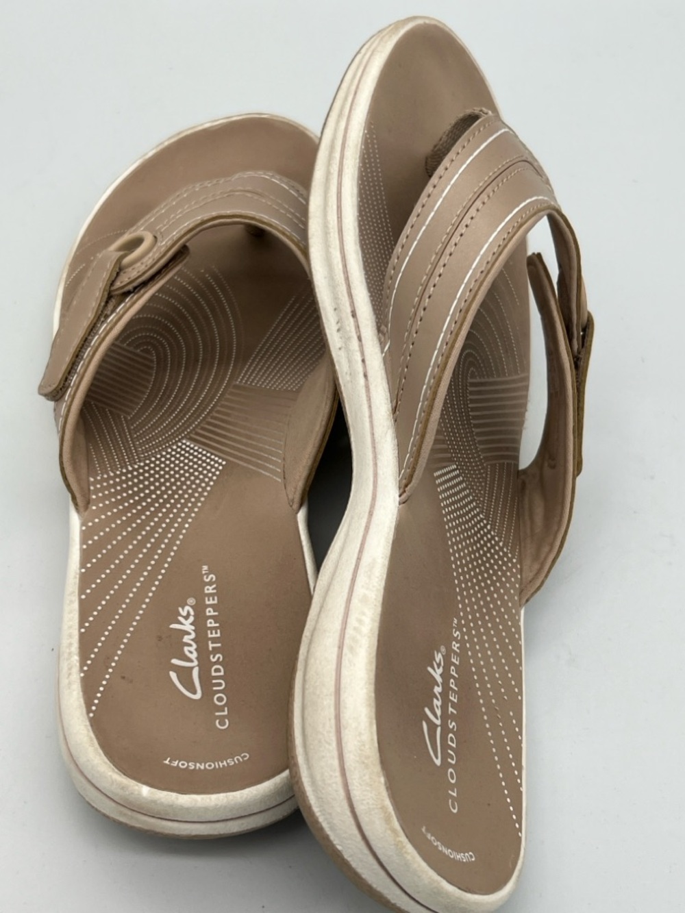 Clarks Women’s Beige-Taupe Thong Sandals - Picture 6 of 6